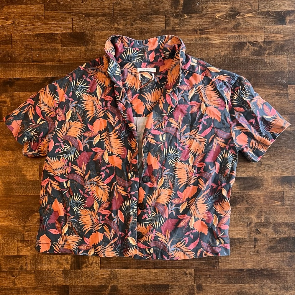 Hawaiian floral button down collared women’s large 100% lyocell fabric crop top
